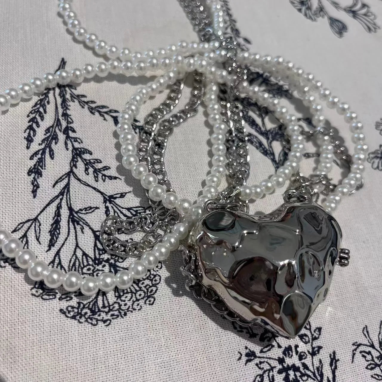 Luxury Small Bling Heart Shape Silver Evening