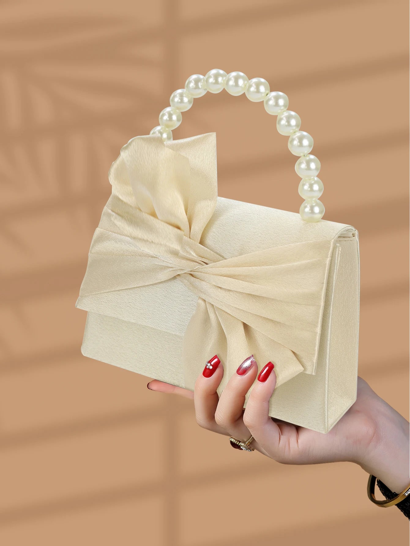 Gorgeous and elegant designed bow pearl wrist handbag,